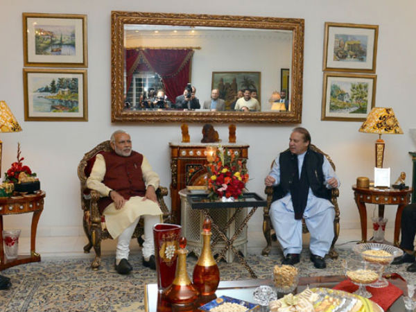PM Modi meets PM Nawaz in Lahore