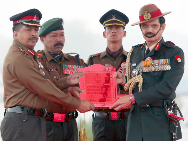 Chief of Army Staff presents Unit Citation 