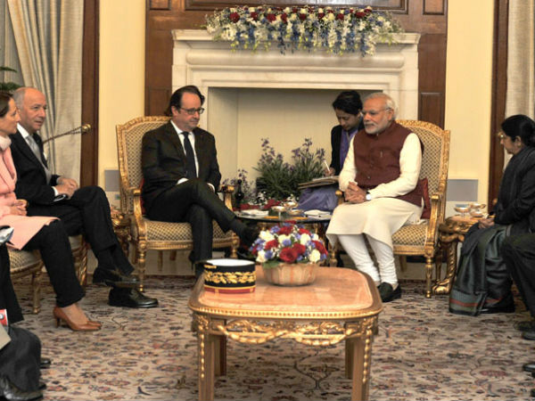 PMModi, President Hollande at Hyderabad House, in New Delhi