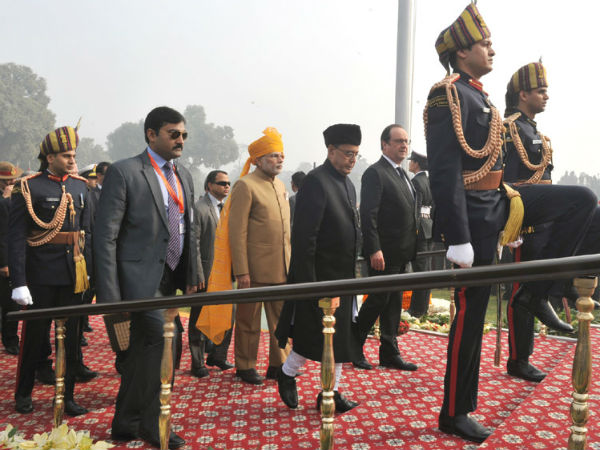 President Mukherjee, Hollande, PM Modi at Rajpath on R-Day ocassion