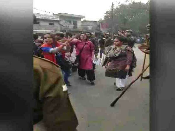 Watch video: Girls abuse PM Modi. Watch video: Girls abuse PM Modi.