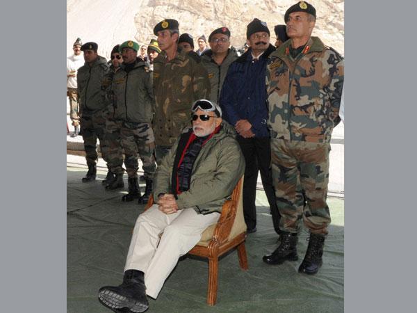 PM with soldiers in Siachen in 2014