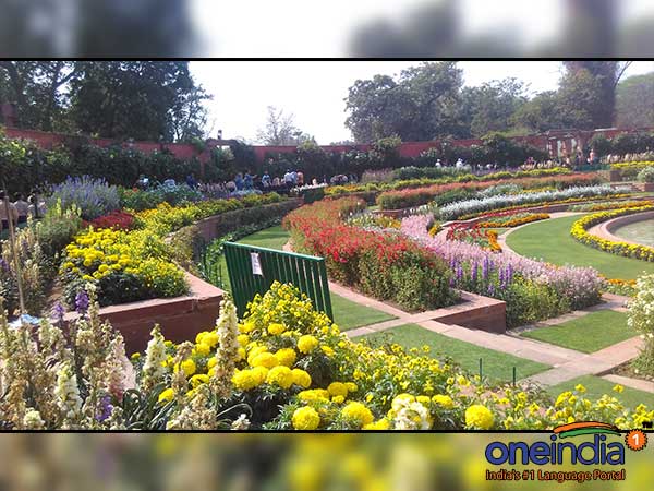 People can visit Mughal Gardens on all days except Mondays