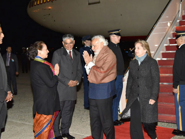 PM Modi being received on arrival in Washington