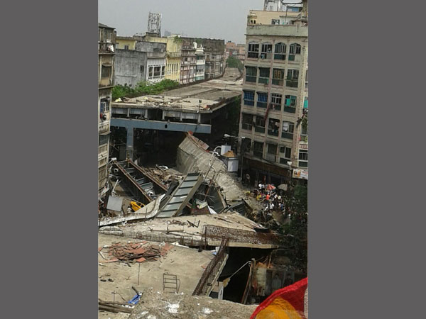 Viral pics: RSS volunteers in WB work for victims