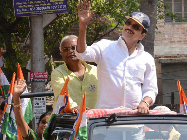 Another celebrity candidate puts his cap on