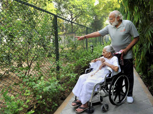 Pics: PM Modi spends quality time with his mother