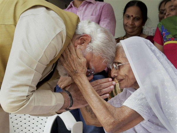 Pics: PM Modi spends quality time with his mother
