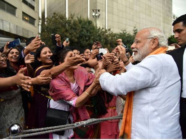 Indian community welcome PM Modi on his arrival