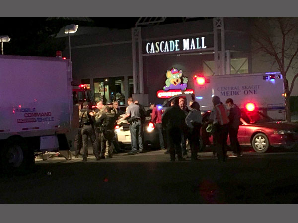 4 dead in shooting in mall in Washington