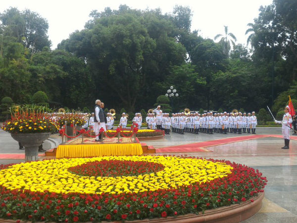 Ceremonial welcome for PM in Vietnam Ceremonial welcome for PM in Vietnam