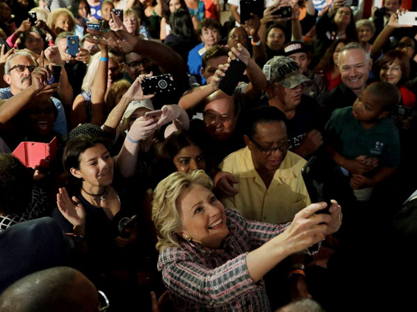 Hillary poses with her supporters