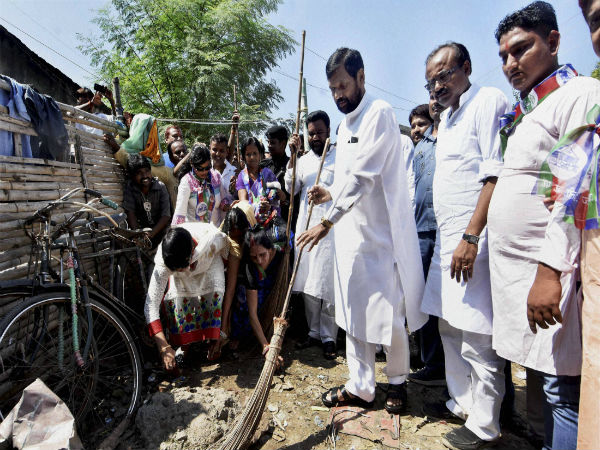 In Pics: Swachh Bharat drive on occasion of Gandhi Jayanti