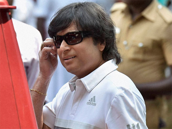 Actor Karthik too visited the hospital enquiring about CM's health