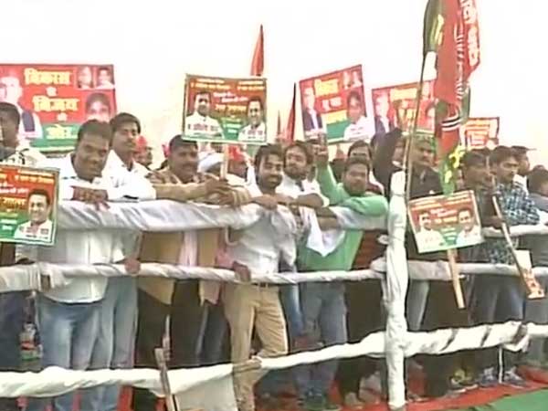 Akhilesh's supporters present in the rally 
