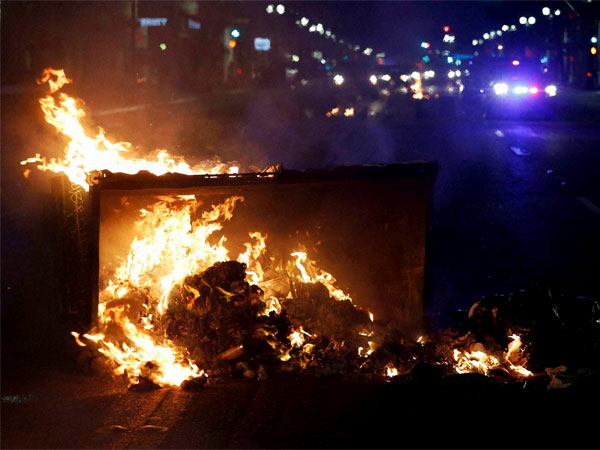 Protests turn violent in Oakland