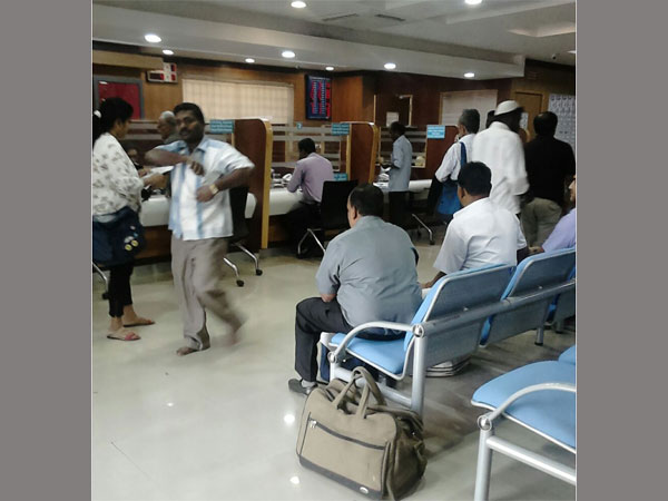 Currency exchange - Confusion hits both customers and bank staff