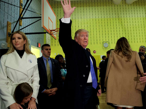 High schoolers protests against Trump High schoolers protests against Trump