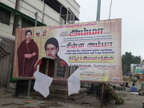 Arani- Posters of Sasikala torn by miscreants