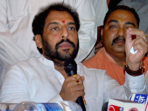 Gopal Kanda (Holding mic)