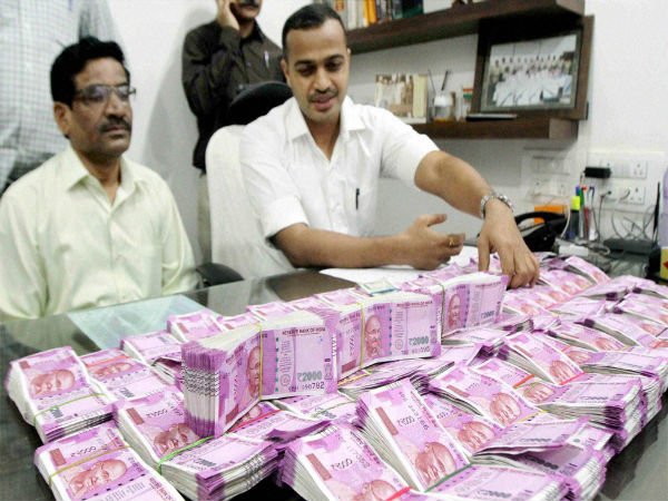 1 crore and forty thousand in new notes in Thane