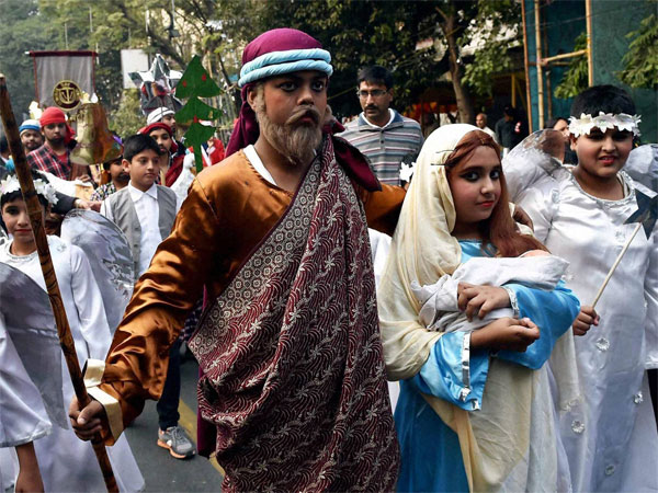 Christmas fever grips Kolkata