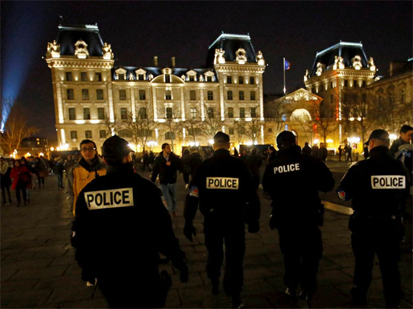 Tight security in Paris for Christmas