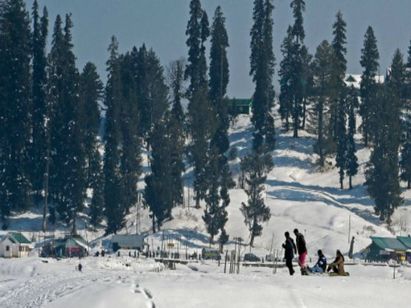 Heavy snowfall in Baramulla: