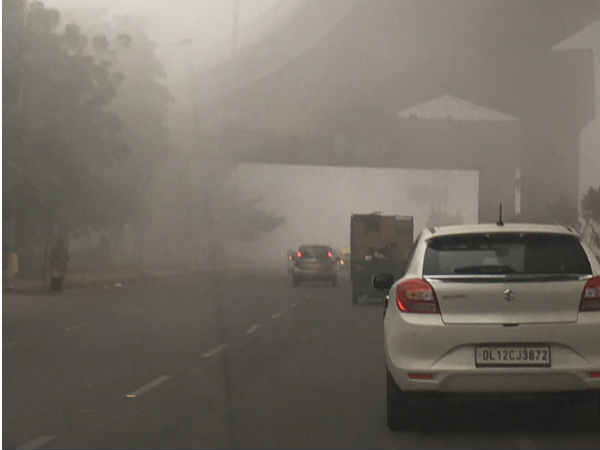 Temperature drops to 2 degrees in Delhi Temperature drops to 2 degrees in Delhi