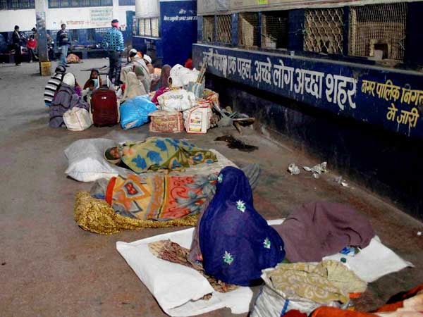 Buses, trains, flights delayed due to fog Buses, trains, flights delayed due to fog