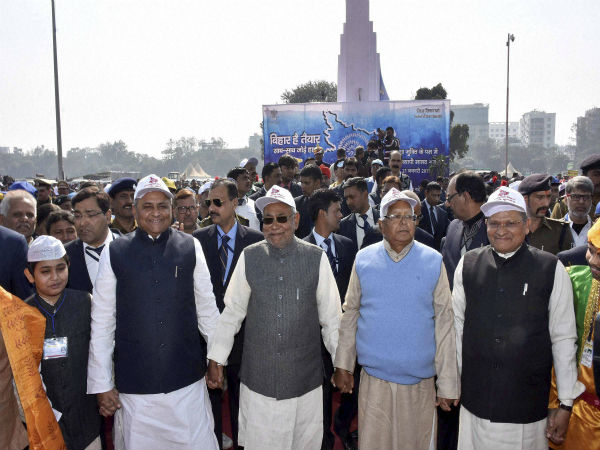 Nitish Kumar forms human chain