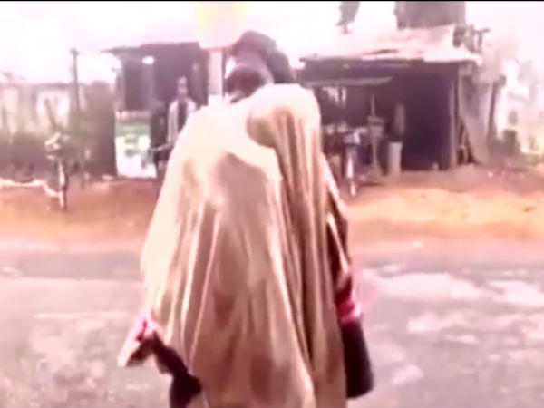 Shocking!! Father forced to carry daughter's body for 15km in Odisha Shocking!! Father forced to carry daughter's body for 15km in Odisha
