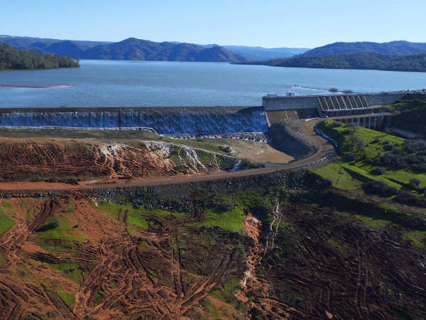 Rising water level at Oroville Dam
