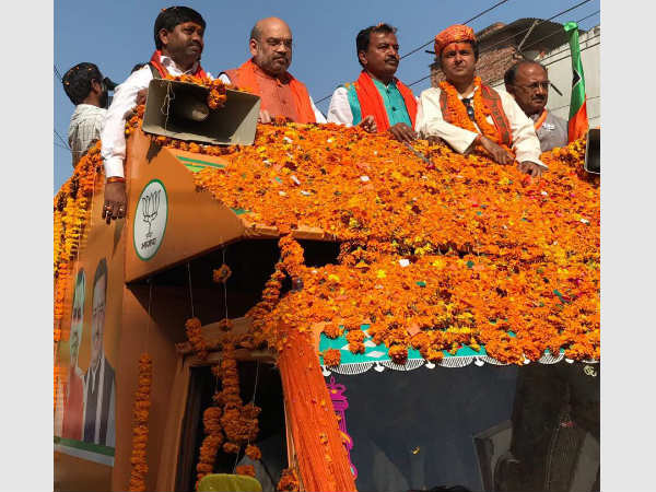Amit Shah, BJP leaders greet crowd from a rath