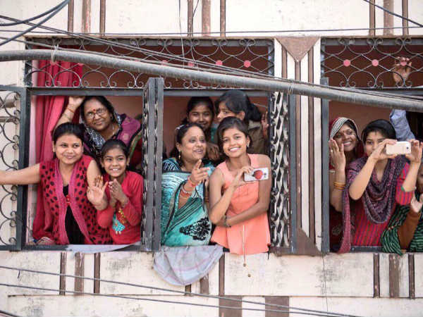 Women, girl take pictures of their leaders