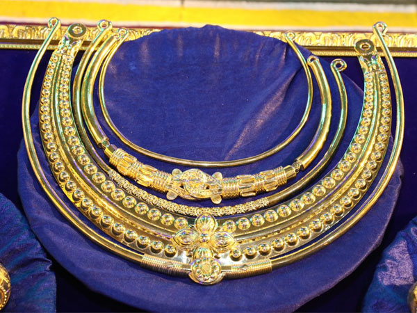 A golden necklace worth Rs 3.70 crore