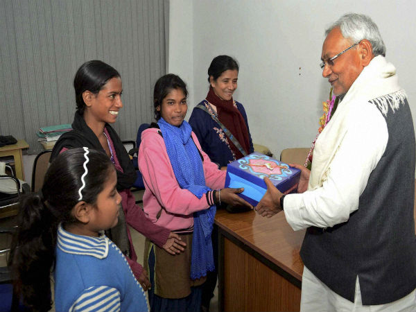 Celebrates Christmas with orphan children