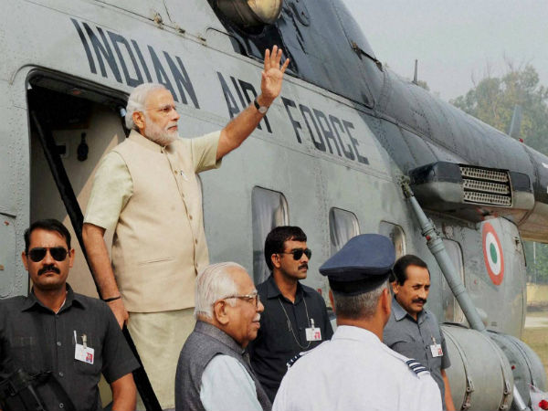 Modi arrives in special IAF chopper