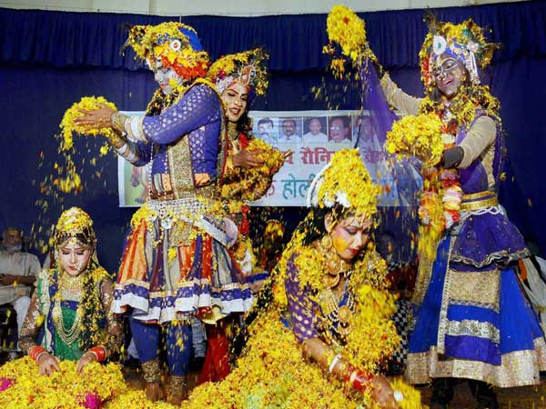 Radha, Krishna come alive on stage