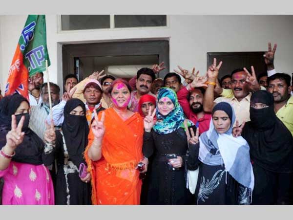 Muslim BJP supporters celebrate