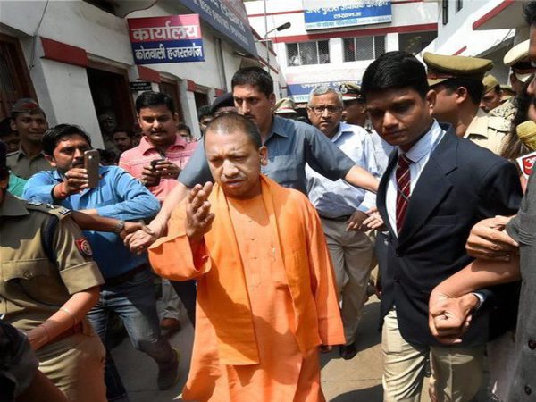 Adityanath pays a surprise visit to Hazratganj police station in Lucknow