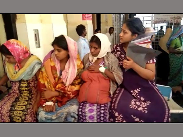 Four pregnant women ferried on a single stretcher in Karnataka hospital