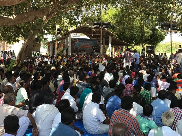 Neduvasal protests called off after union minister holds talks