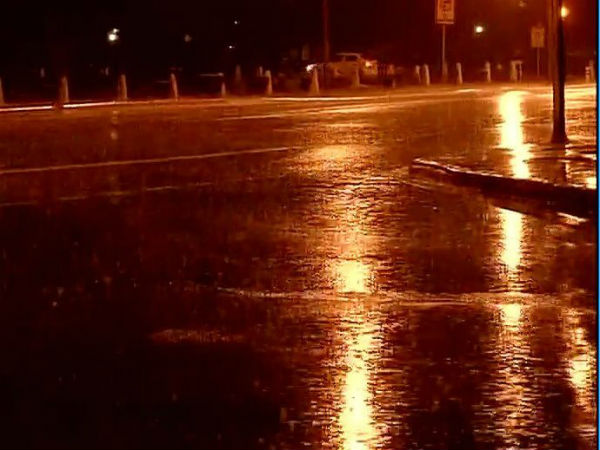 A deserted Delhi road