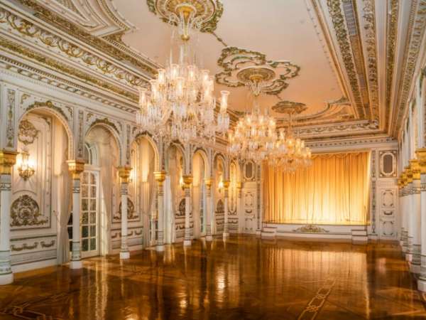 58 bedrooms, 33 bathrooms