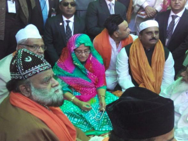 Hasina offers prayers at Ajmer dargah