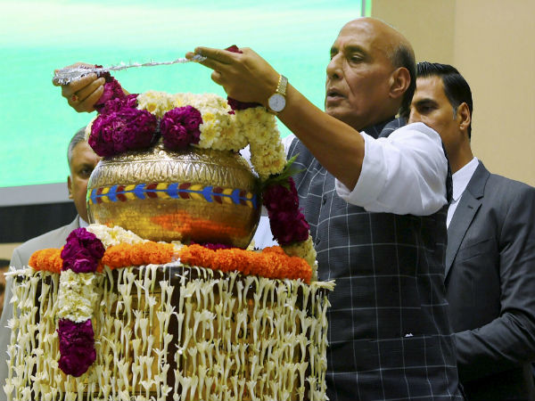 A garland for the soldiers