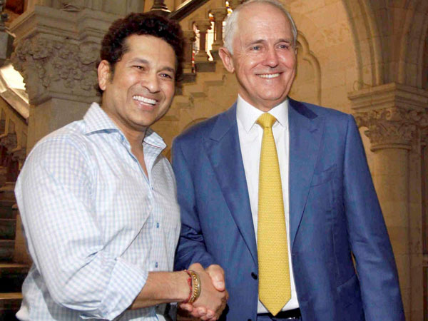 Australian PM Malcolm Turnbull shakes hands with former Indian cricketer Sachin Tendulkar