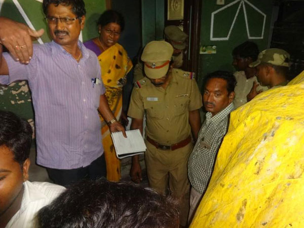 R K Nagar bypoll: TTV Dinakaran supporters caught on camera bribing voters