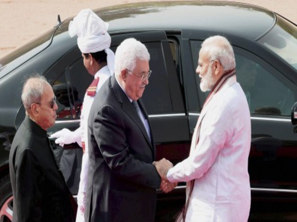 Palestinian President Mahmoud Abbas shakes hands with Prime Minister Narendra Modi